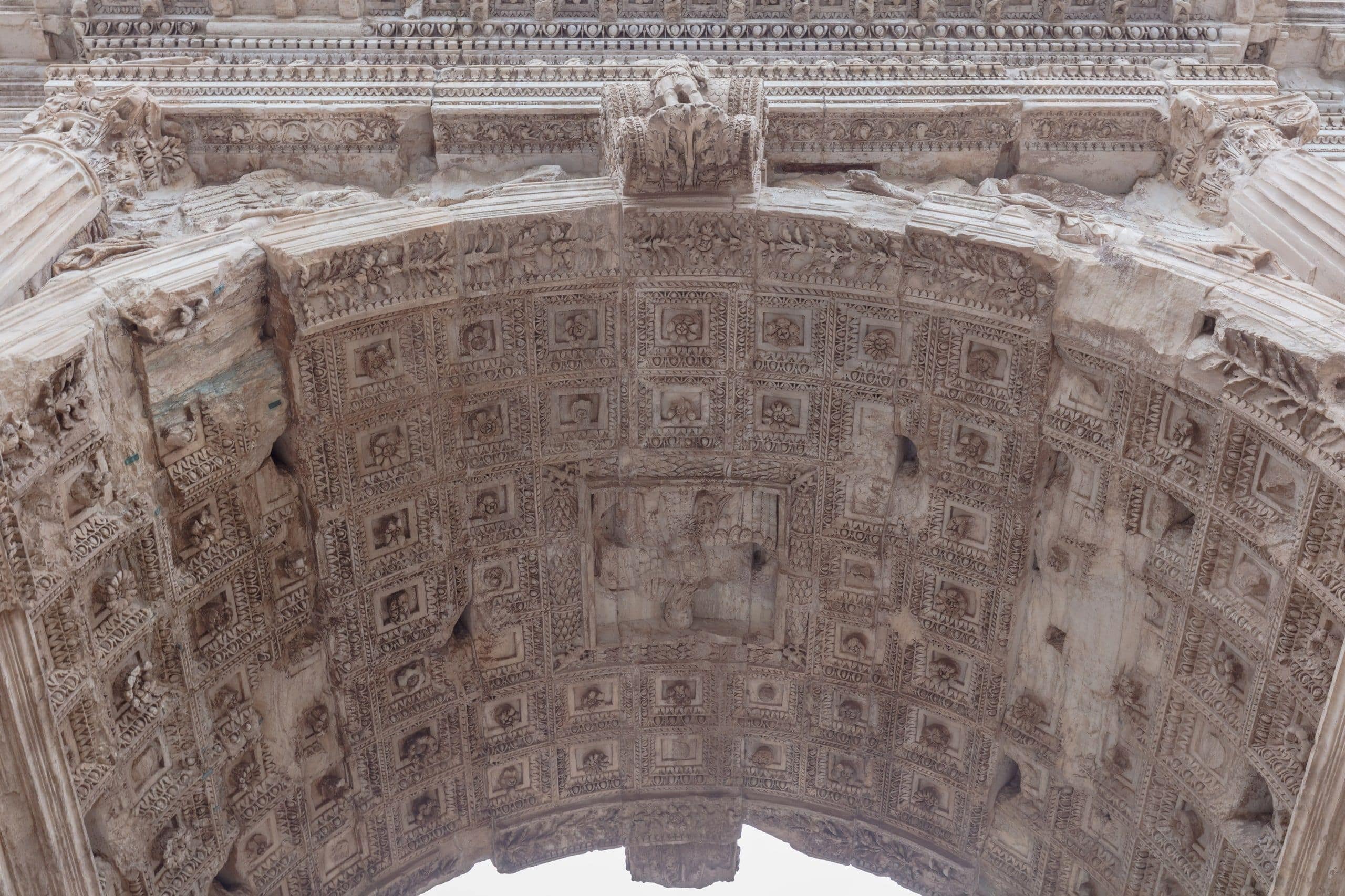L'arc de Titus, au bout de la Via Sacra du Forum romain.