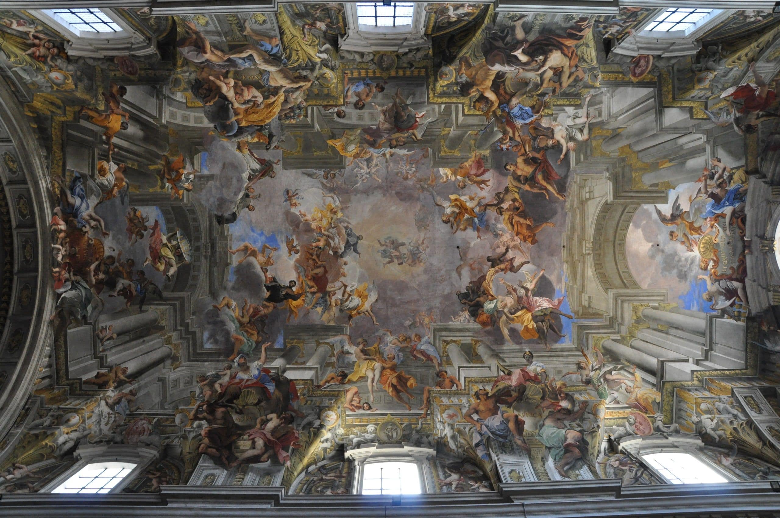 Le plafond en trompe-l'œil d'Andrea Pozzo à Sant'Ignazio, la voûte ouverte sur un ciel peint.