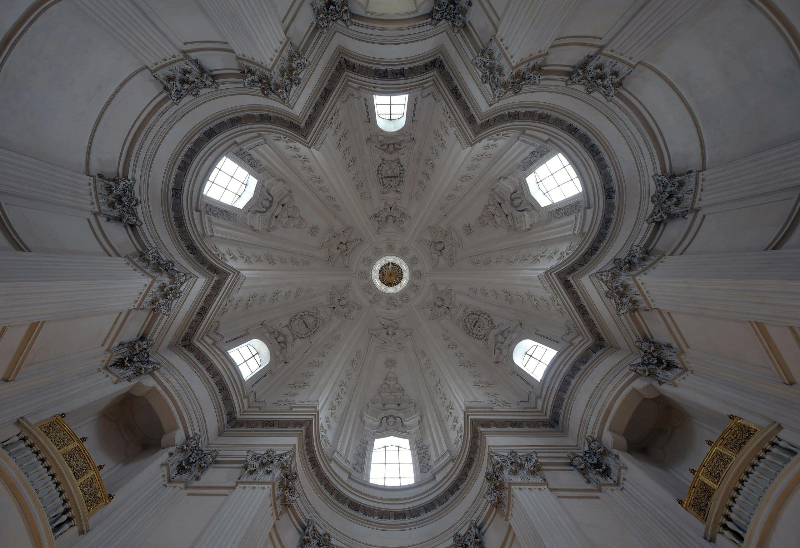La coupole et la lanterne en spirale de Sant'Ivo alla Sapienza, de Borromini.