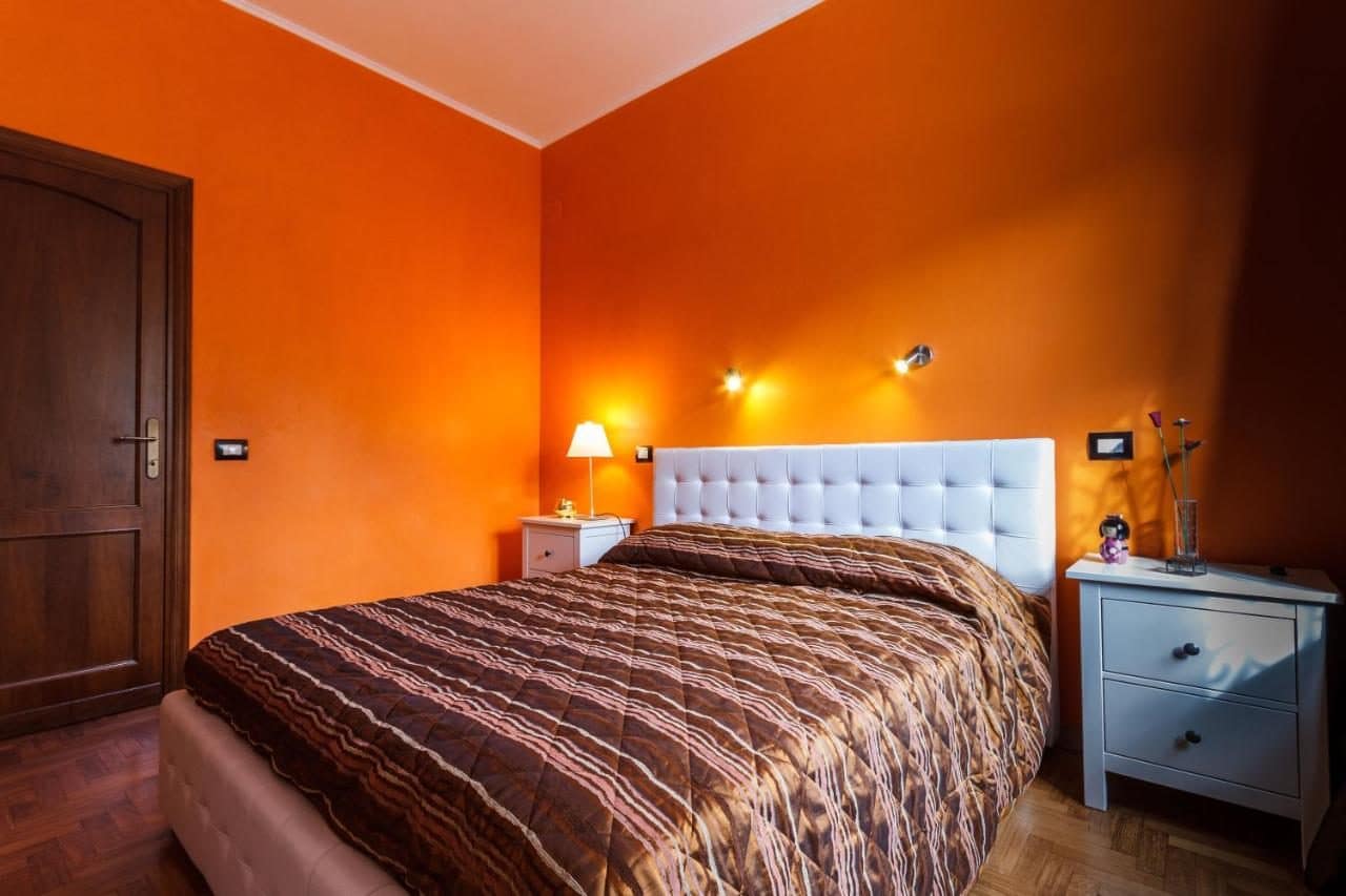 Une chambre aux tons chauds. © L'Angolo Cortese