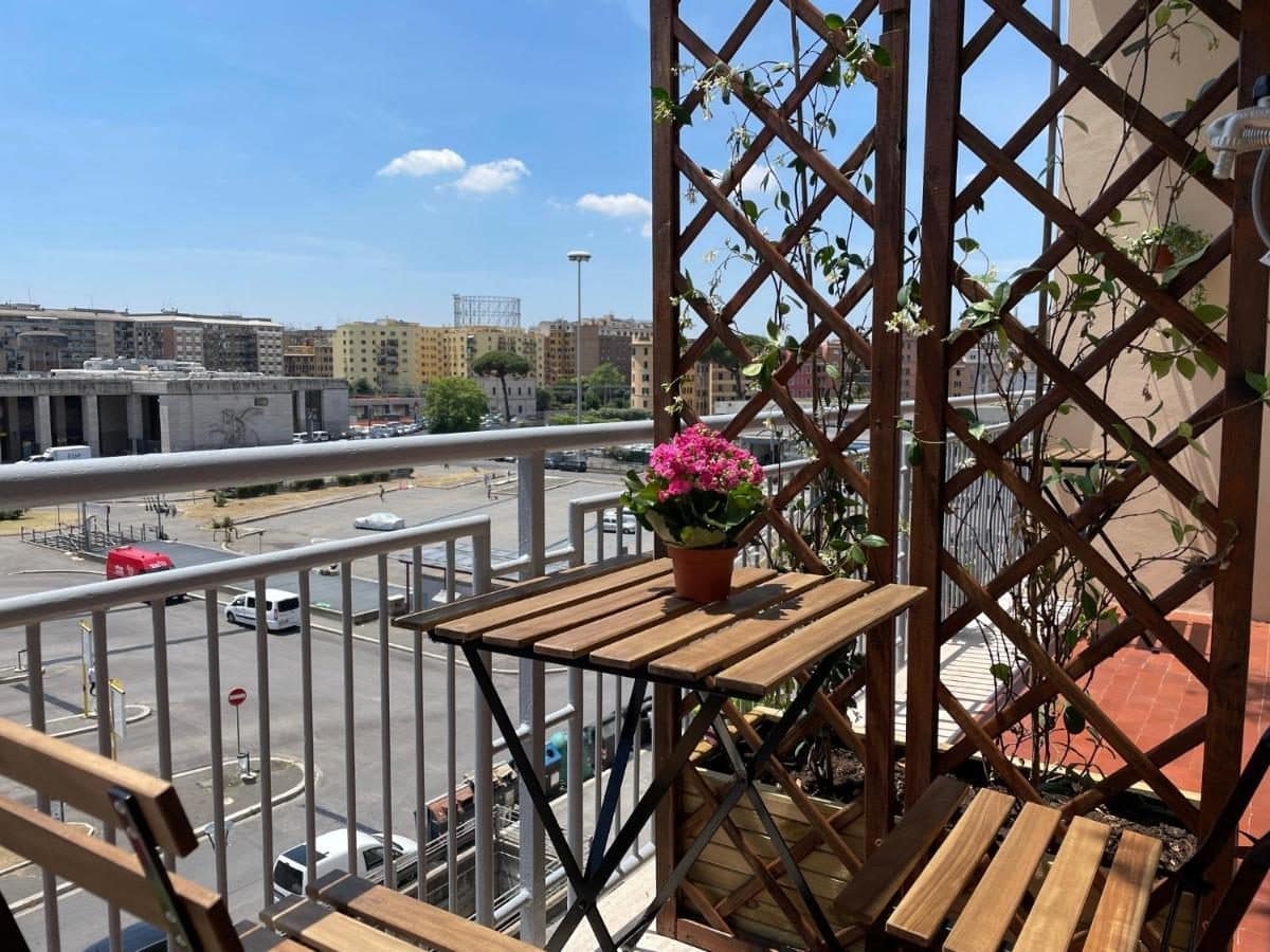Le balcon, vue sur le quartier. © B&B Casa Valentina
