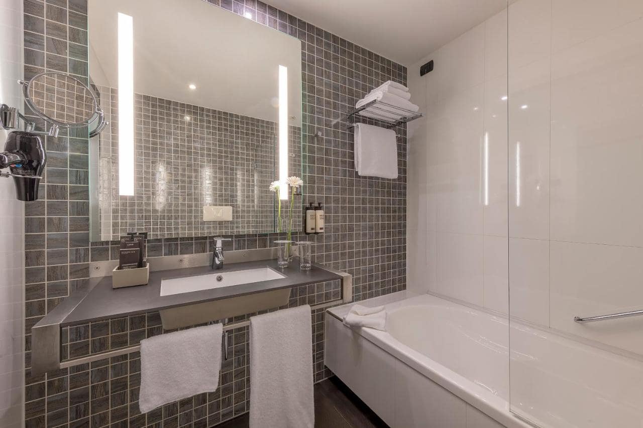 Une salle de bains. © H10 Roma Città