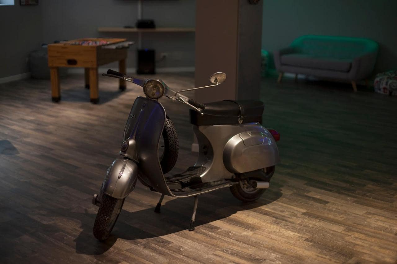 Salle commune et baby-foot. © Hostel Trastevere