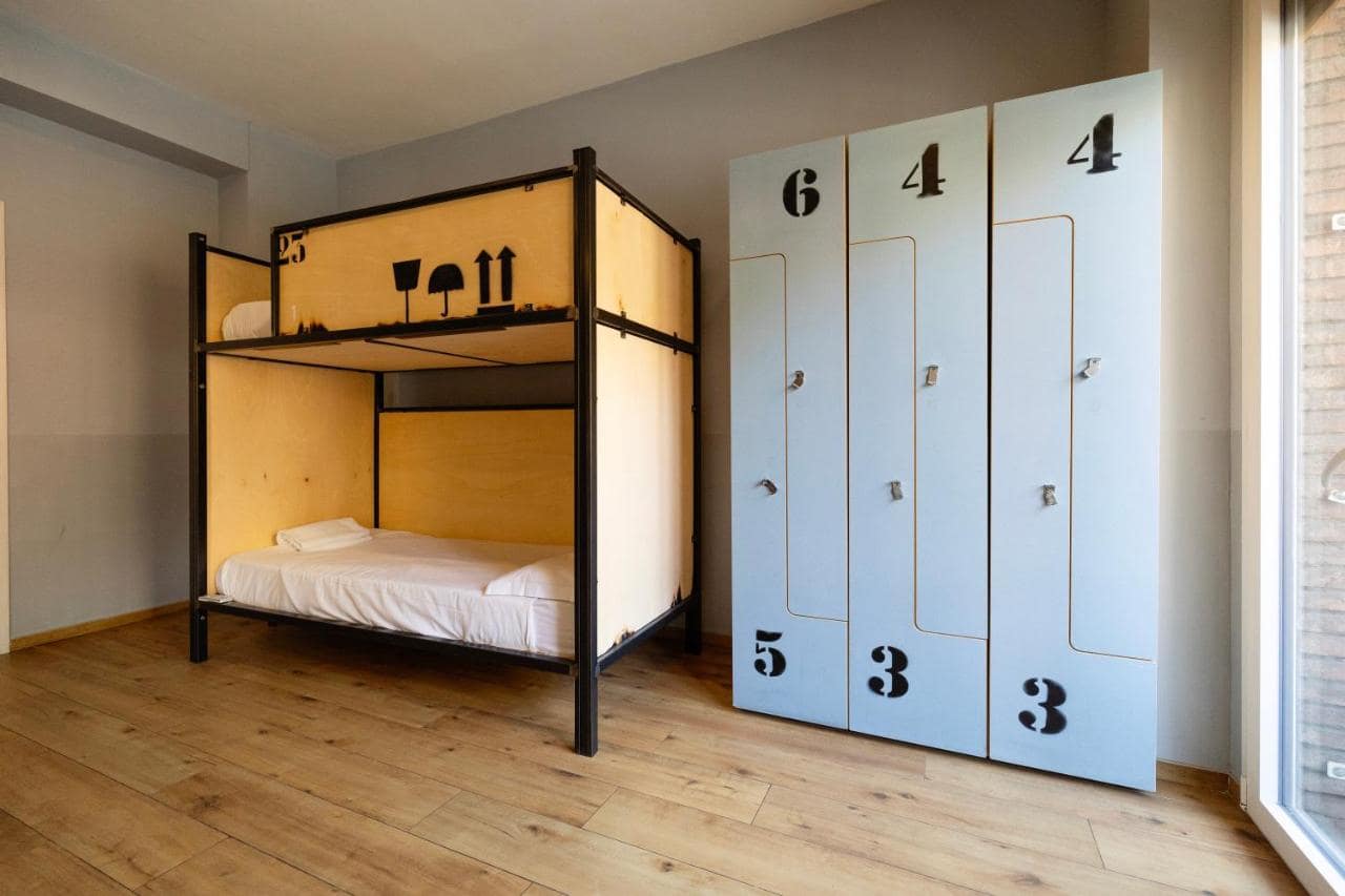 Dortoir et casiers individuels. © Hostel Trastevere
