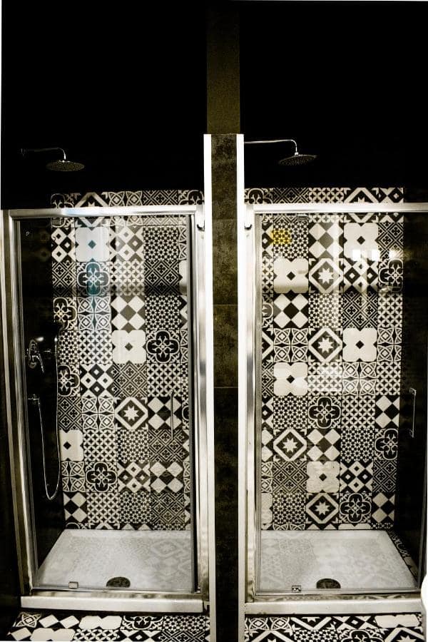 Une salle de bains par dortoir. © Hostel Trastevere