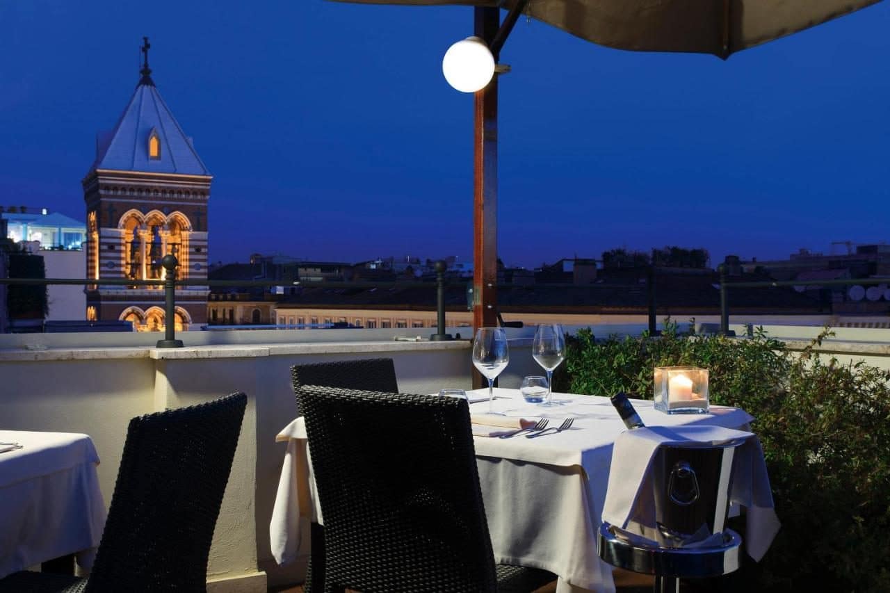Le restaurant sur le toit. © Hotel Artemide