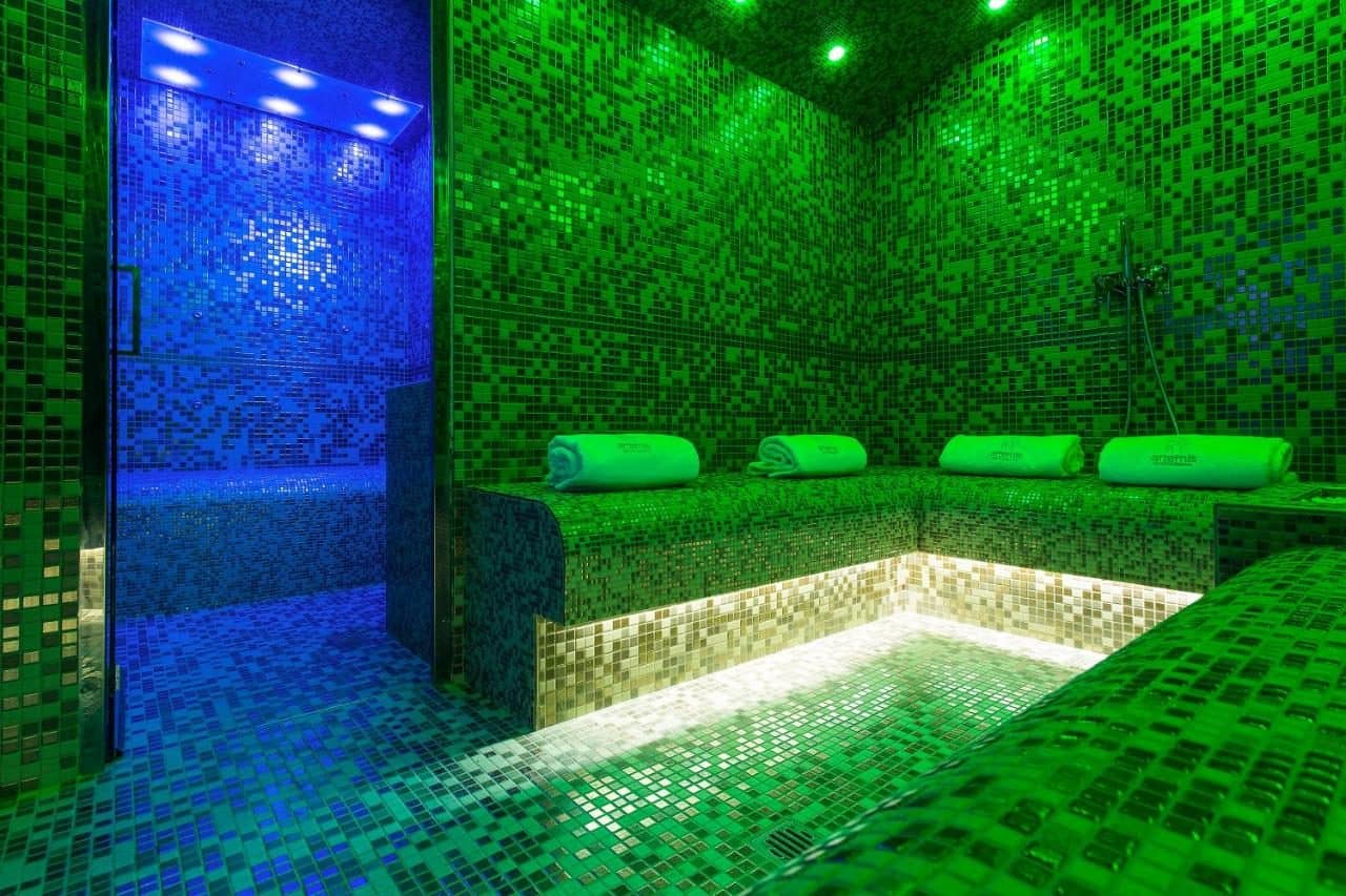 L'espace bien-être et son bassin. © Hotel Artemide