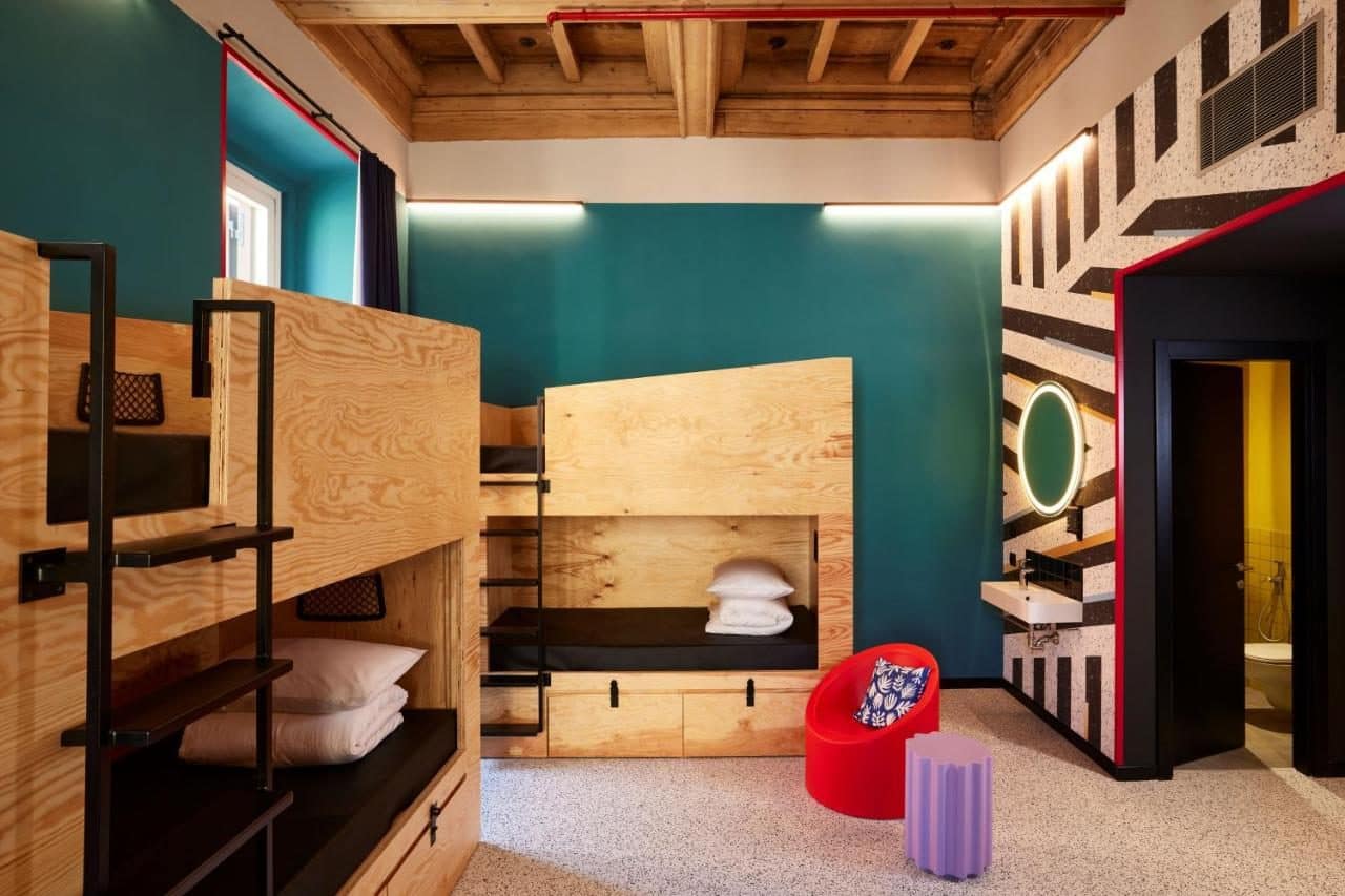 Un dortoir et ses lits-cabines. © JO&JOE ROMA