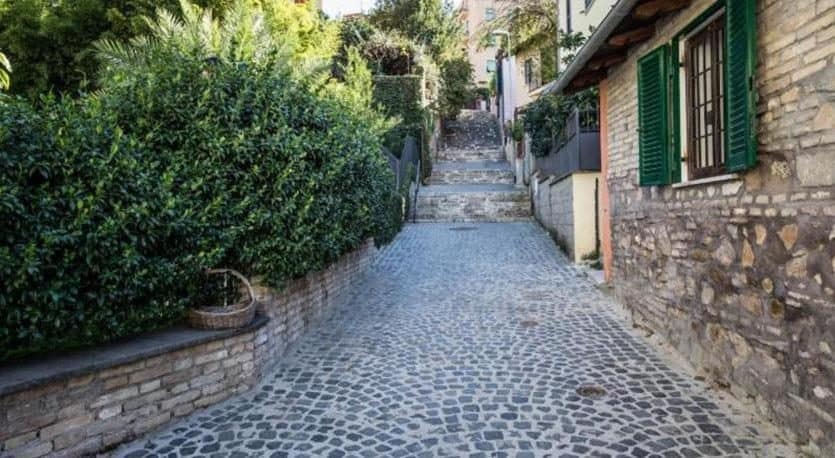 La ruelle en escalier, dans l'Aurelio. © Le Scalette