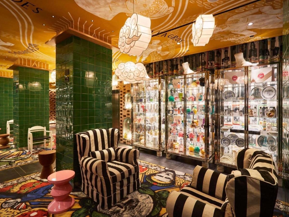 Le bar, couleurs et motifs. © Mama Shelter Roma