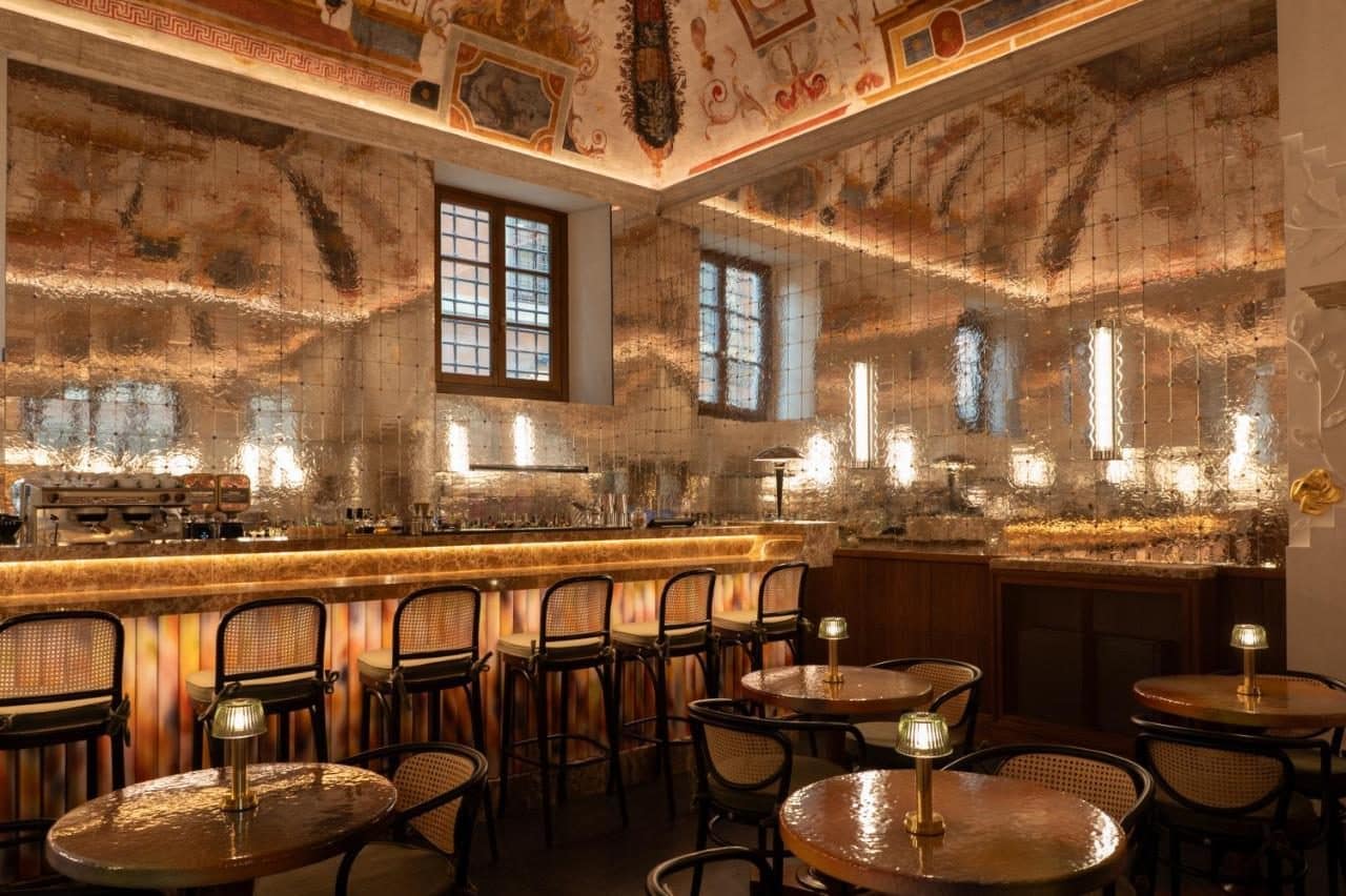 Le bar, sous les fresques. © Palazzo Talìa