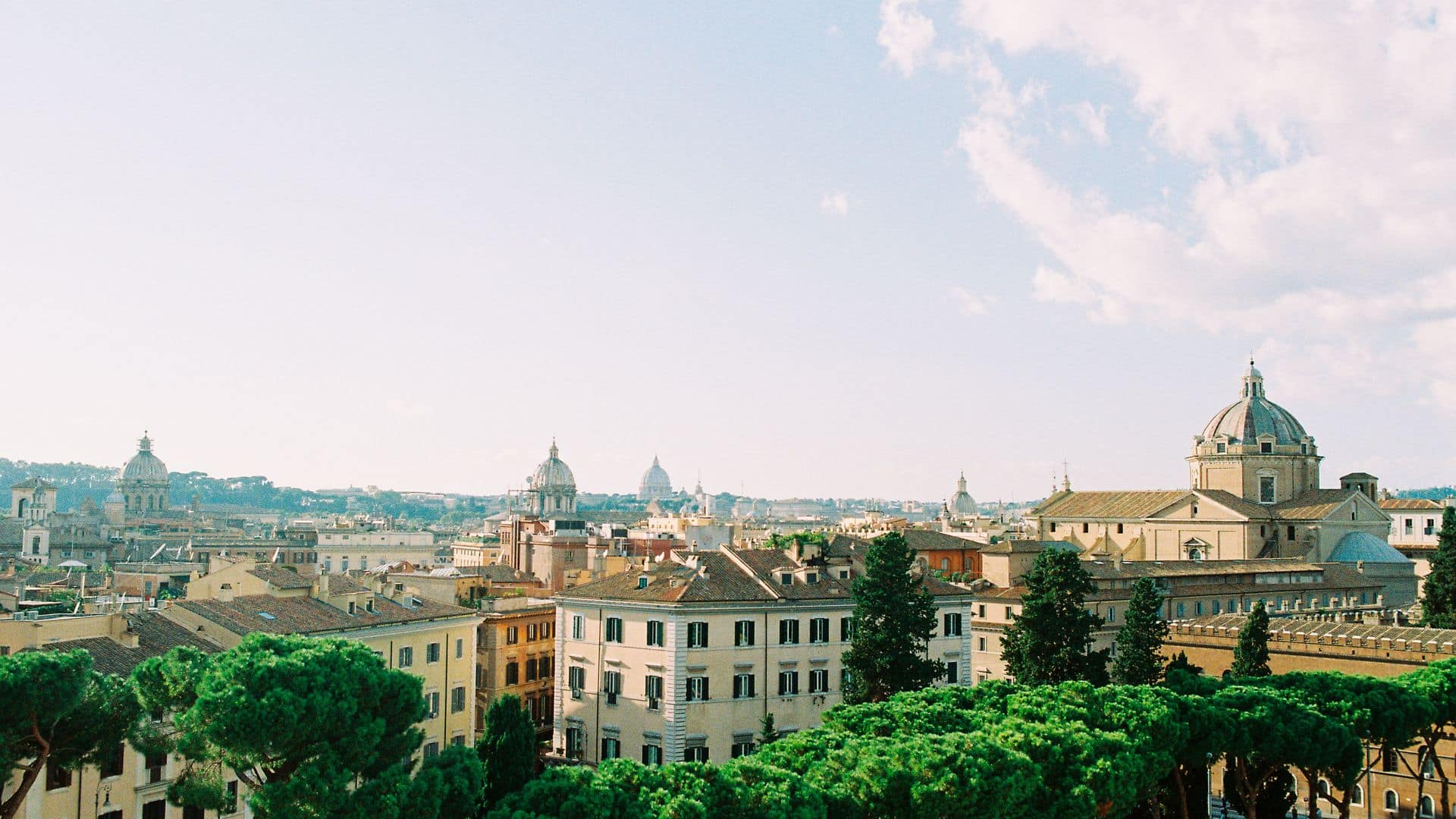 Rome vue d'en haut : lumière franche l'été, ciel changeant à l'automne.