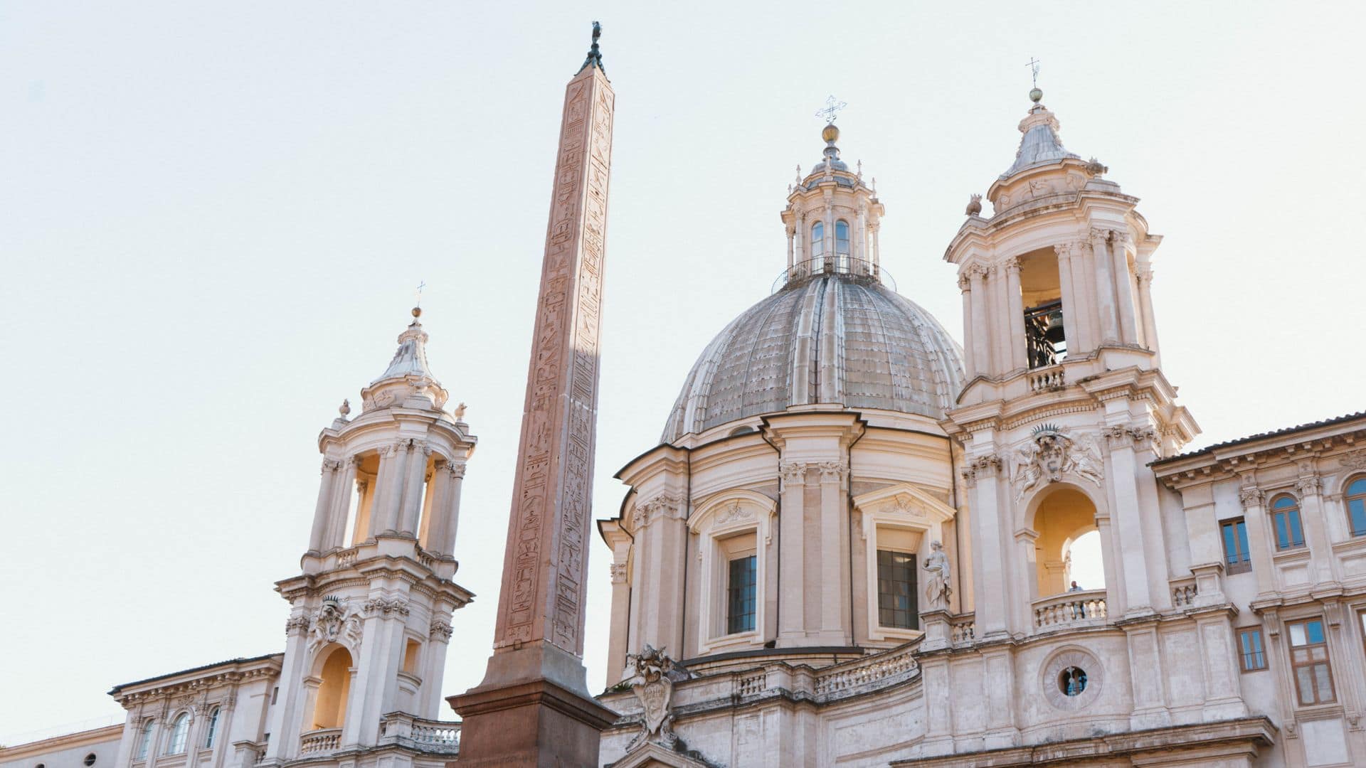 Piazza Navona en janvier : la lumière basse et peu de monde.
