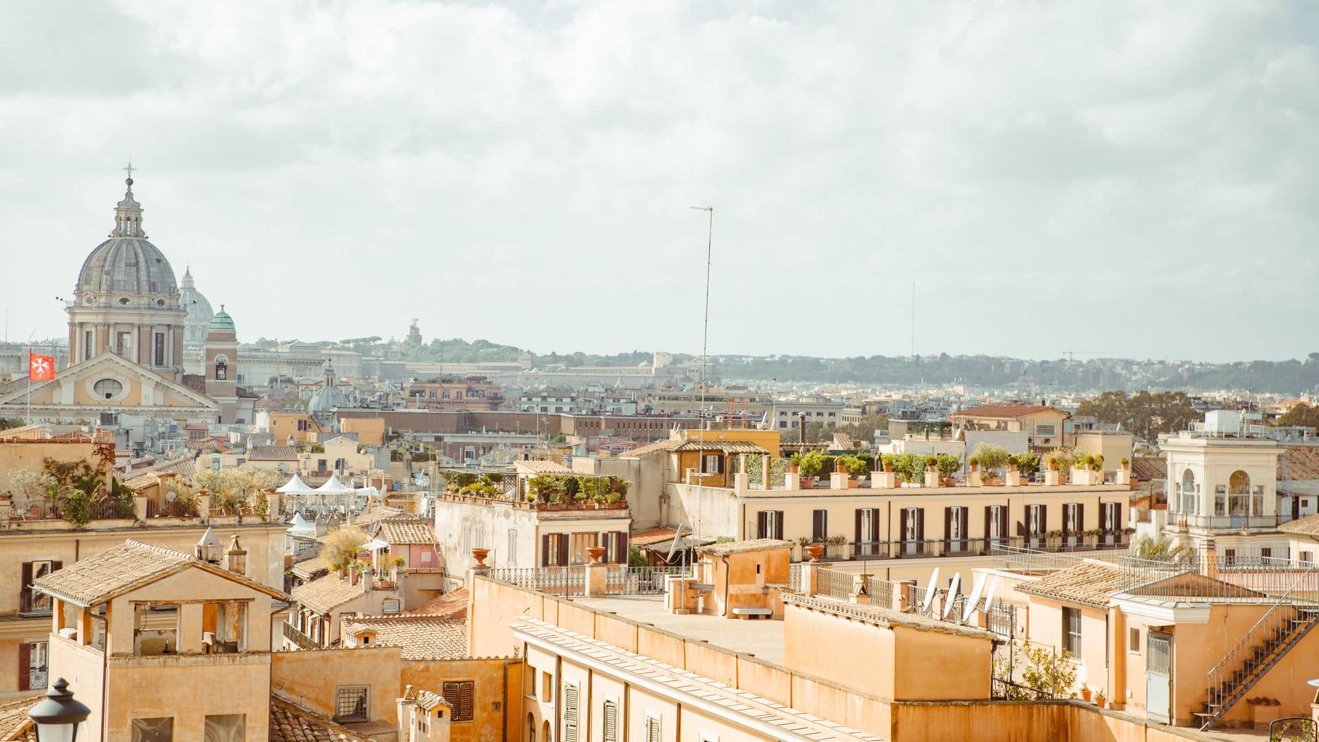 Rome en mai : lumière longue, chaleur douce, avant la fournaise d'été.