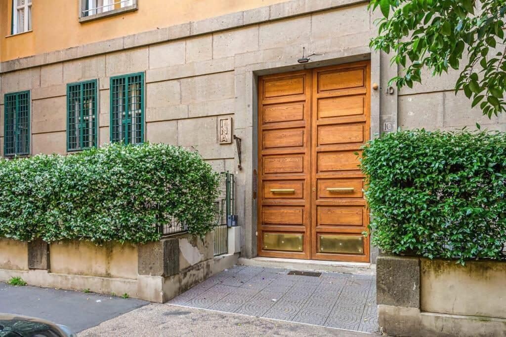 L'entrée, une rue de Prati. © Riboty 10 Suites