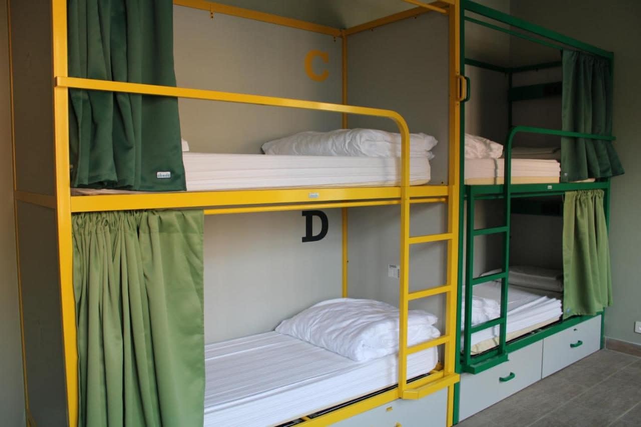 Un dortoir et ses lits superposés. © Roma Scout Center