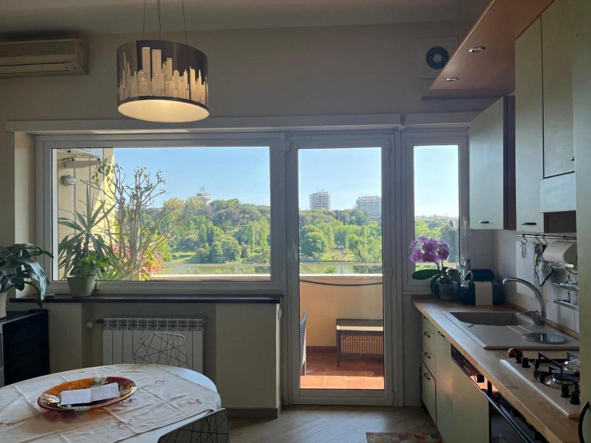 La cuisine, ouverte sur la vue. © Suite Laghetto EUR