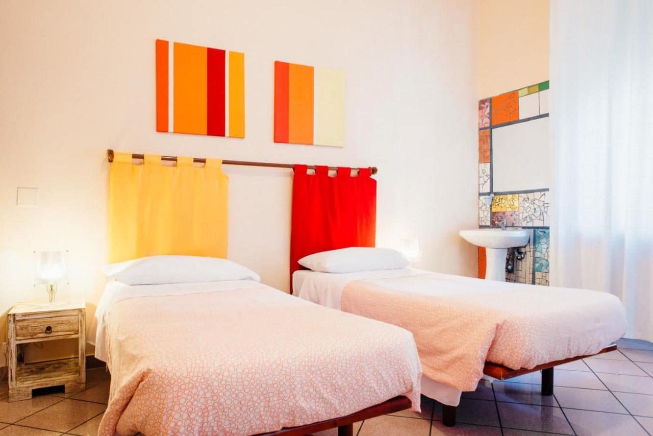 Une chambre à lits jumeaux. © The Beehive Hostel