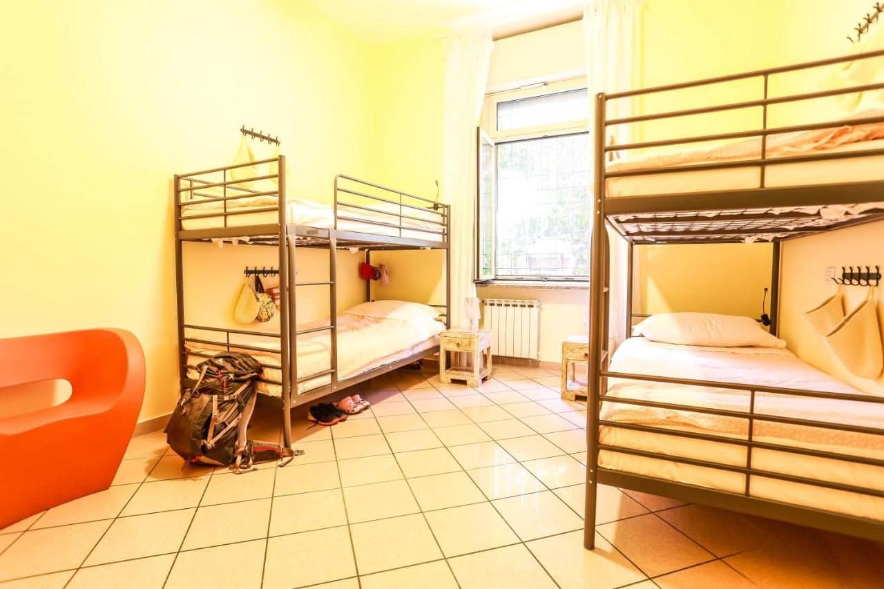 Un dortoir et ses lits superposés. © The Beehive Hostel