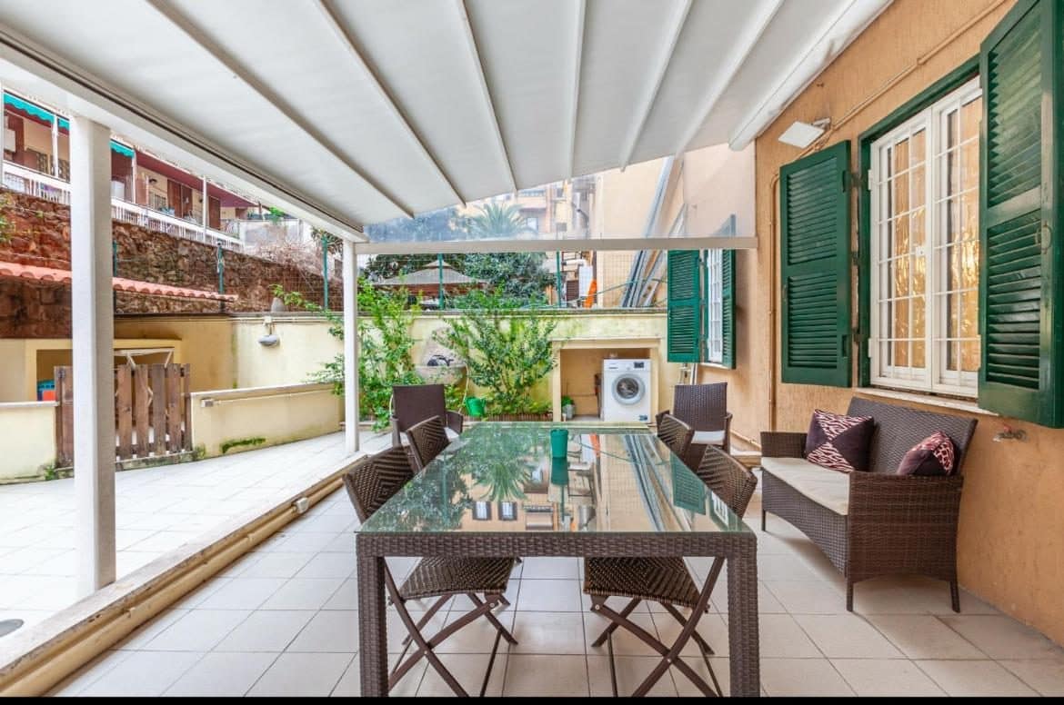 La véranda et son coin repas. © Vacanze Romane con giardino