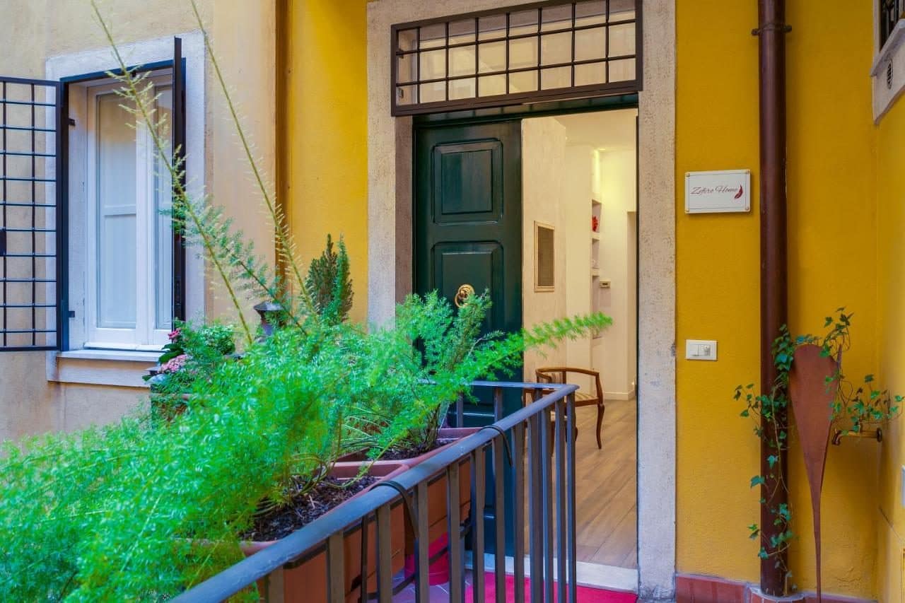Un balcon fleuri. © Zefiro Home
