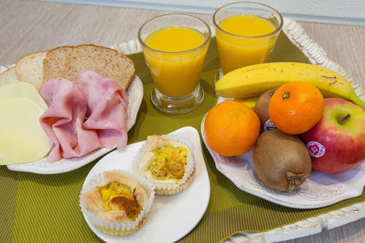 Le petit-déjeuner servi. © Zefiro Home